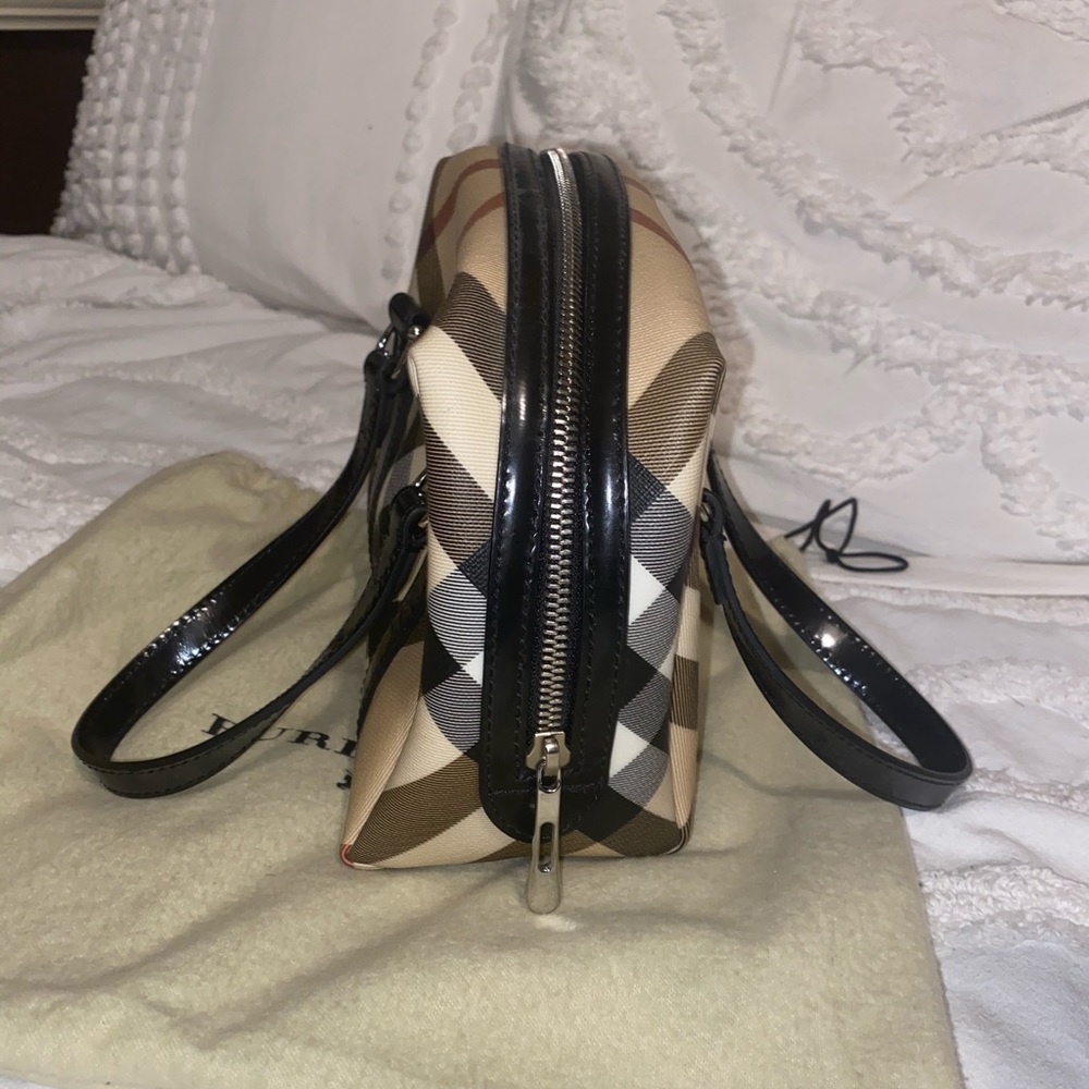 Small Vintage Burberry Tote - Picture 2 of 4